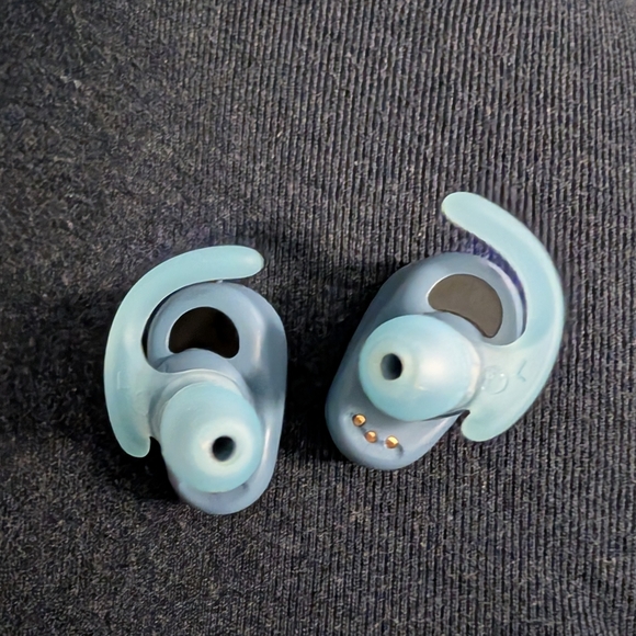 SONY WF-SP800N Noise Cancelling Earbuds - Picture 4 of 5